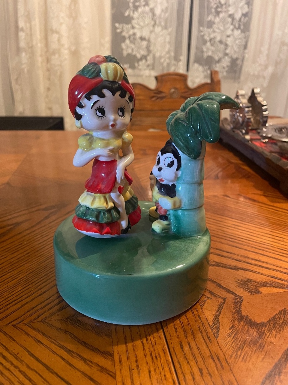 Vandor: vintage ceramic Betty Boop music box